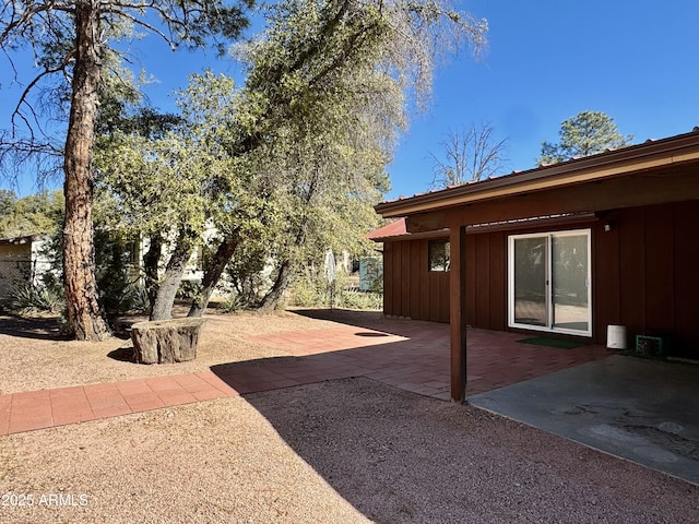 view of yard featuring a patio area