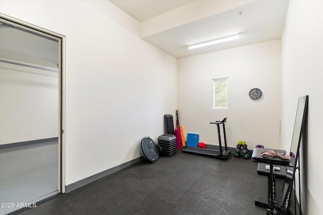 workout room featuring baseboards