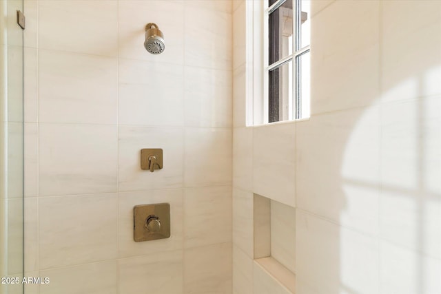 details featuring a tile shower