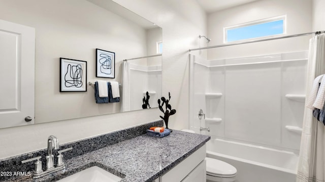 full bathroom with shower / bath combo with shower curtain, vanity, and toilet