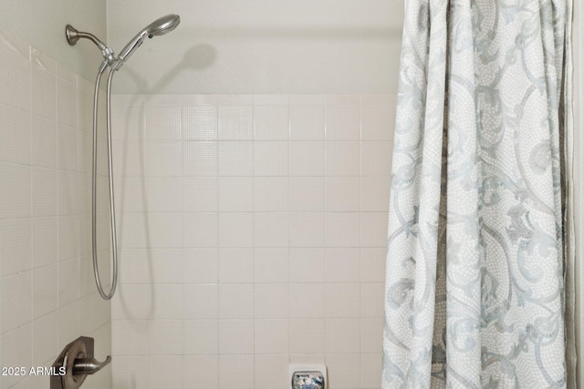 room details featuring shower / bathtub combination with curtain