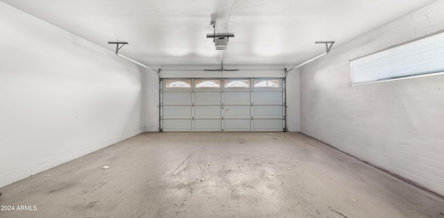 7012 N 22nd St, Phoenix, AZ 85020 - garage with a garage door opener