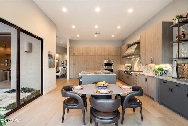 dining area with sink and light hardwood / wood-style floors