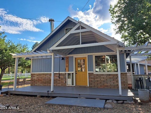 view of front facade featuring a pergola