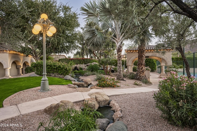 view of home's community featuring a yard