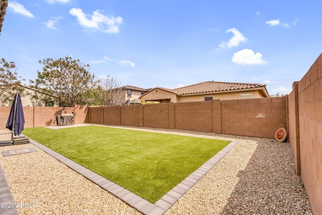 view of yard featuring a fenced backyard