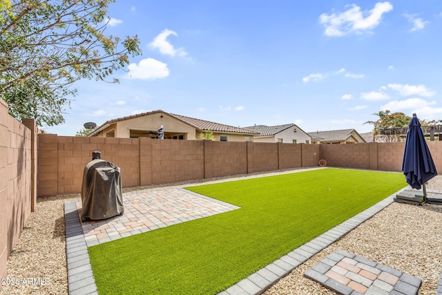 view of yard featuring a fenced backyard and a patio area