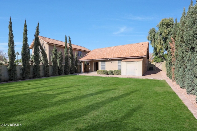 view of front of house featuring a front yard