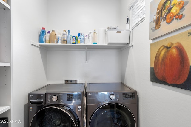 6338 W Raymond St, Phoenix, AZ 85043 - clothes washing area featuring washing machine and clothes dryer