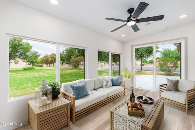 sunroom with ceiling fan