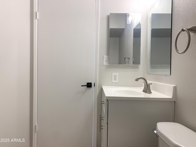 2155 W Farmdale Ave Unit 8, Mesa, AZ 85202 - bathroom with vanity, toilet, and a textured wall