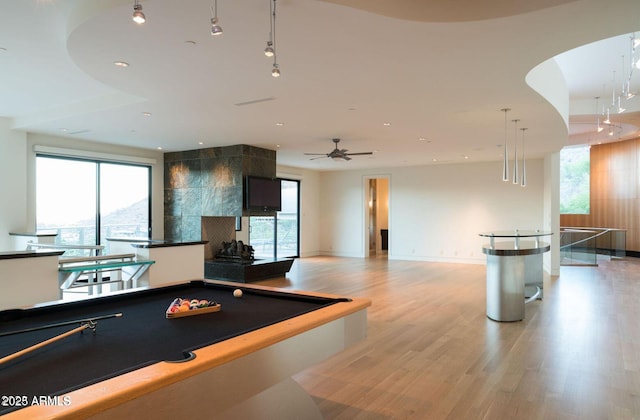 game room with a ceiling fan, recessed lighting, light wood-style flooring, and baseboards