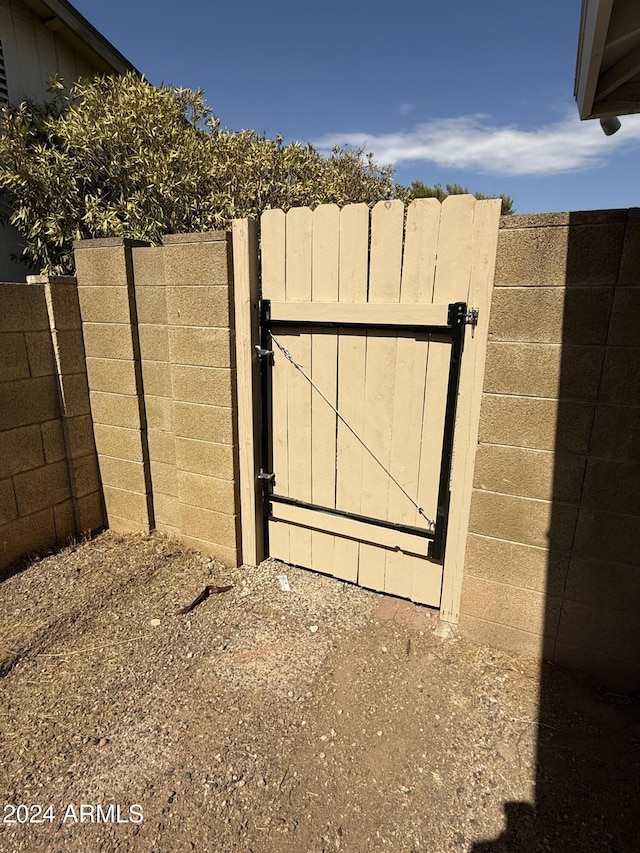 2429 E Alameda Dr, Tempe, AZ 85282 - view of gate with fence
