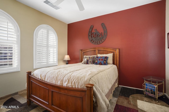 bedroom featuring ceiling fan