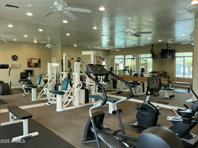 gym with baseboards, visible vents, ceiling fan, and recessed lighting