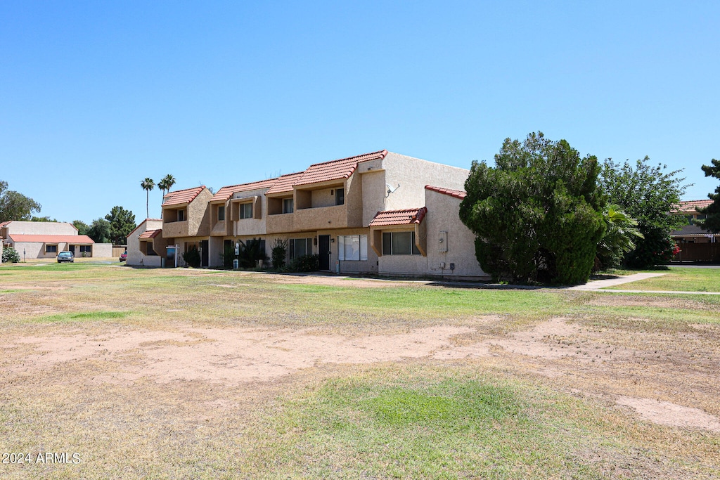 rear view of house featuring a lawn