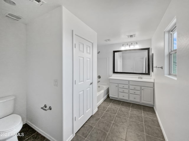 bathroom featuring tile patterned floors, vanity, toilet, and a bathtub