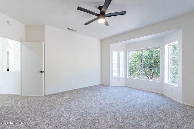 carpeted empty room featuring ceiling fan