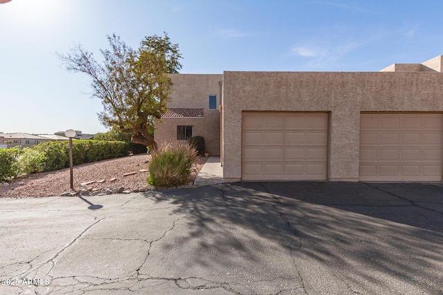 16616 E Palisades Blvd Unit 109, Fountain Hills, AZ 85268 - pueblo-style home with stucco siding and community garages