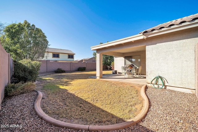 view of yard featuring a patio area