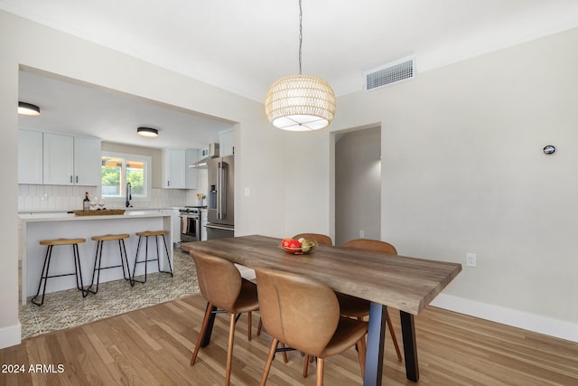 dining space featuring sink and light hardwood / wood-style floors