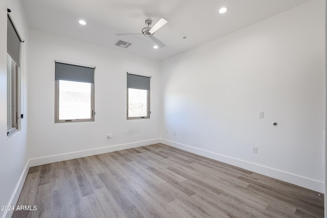 unfurnished room featuring light wood-type flooring and ceiling fan