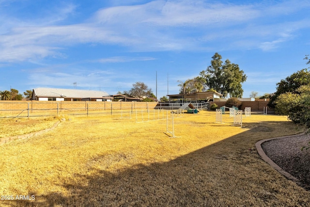 view of yard featuring a rural view