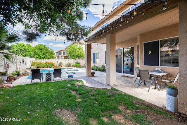 view of yard featuring a patio