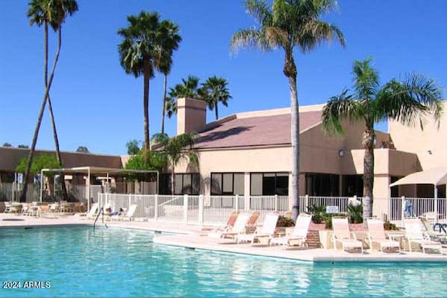 view of swimming pool