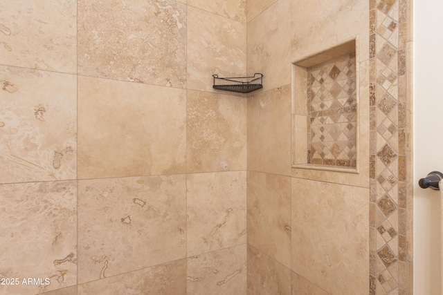 room details featuring tiled shower