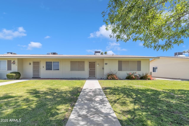 single story home featuring a front lawn