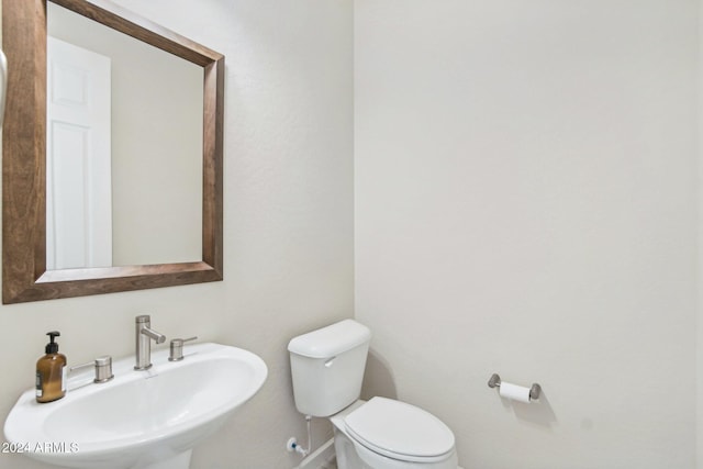 bathroom featuring toilet and sink