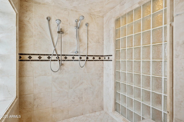 bathroom featuring tiled shower