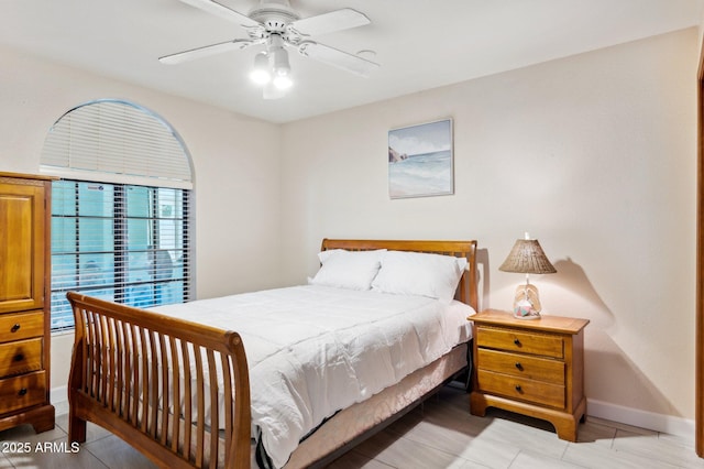 bedroom with ceiling fan