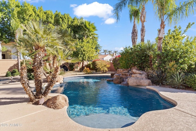 view of swimming pool