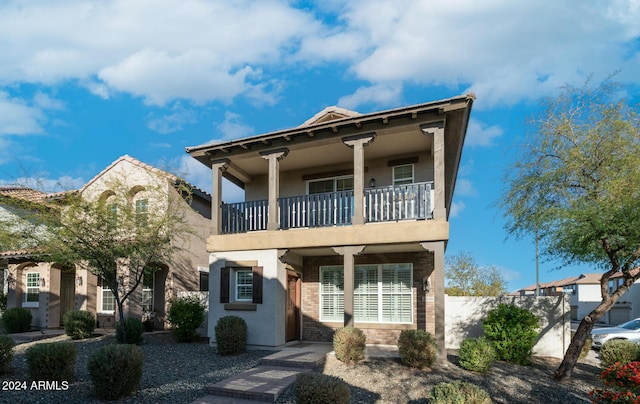 view of front of home featuring a balcony