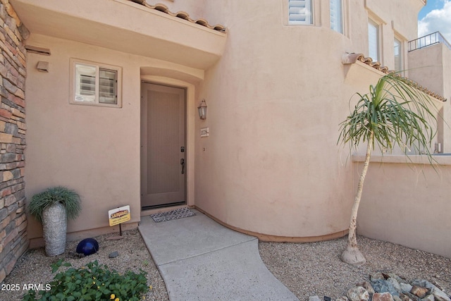 property entrance featuring stucco siding