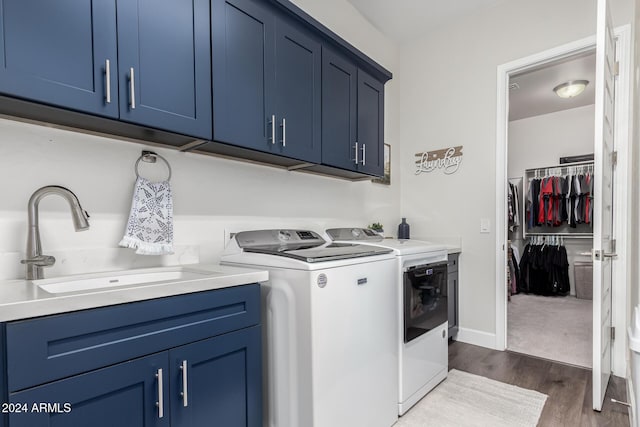 washroom with washer and clothes dryer, sink, cabinets, and dark hardwood / wood-style floors