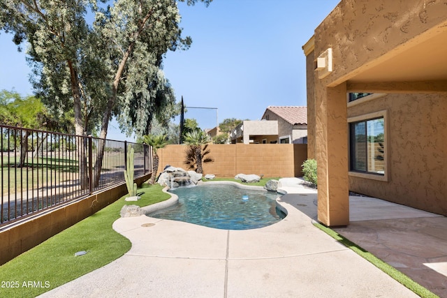 3025 E Fremont Rd, Phoenix, AZ 85042 - view of pool with a fenced backyard and a patio area