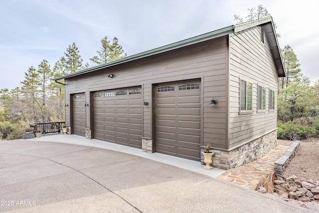 view of detached garage