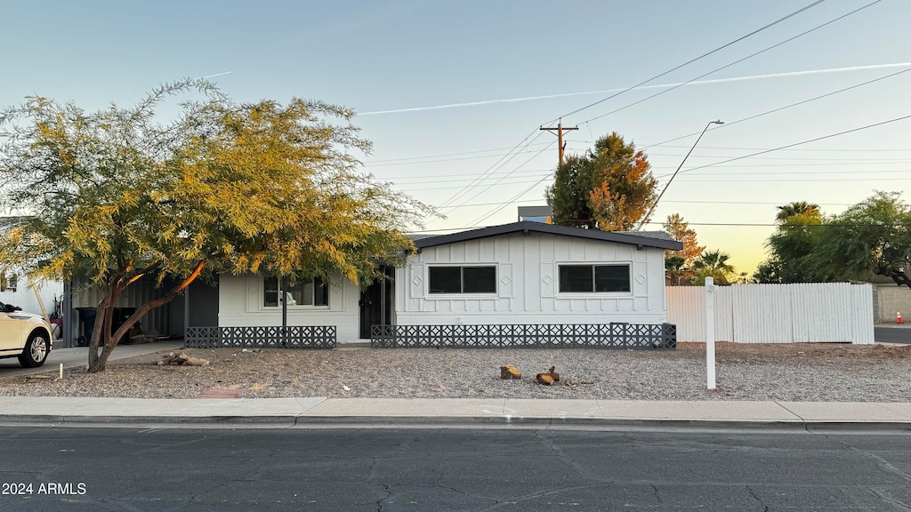 view of front of property