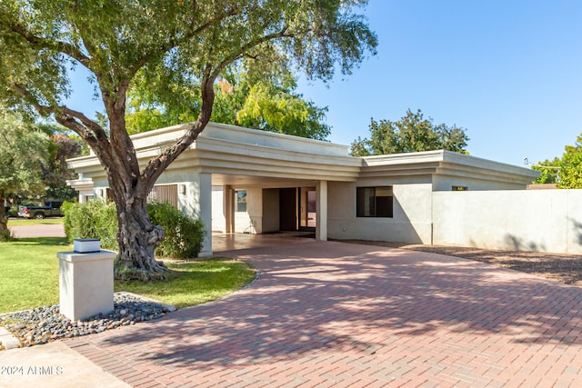 view of front of property featuring a carport