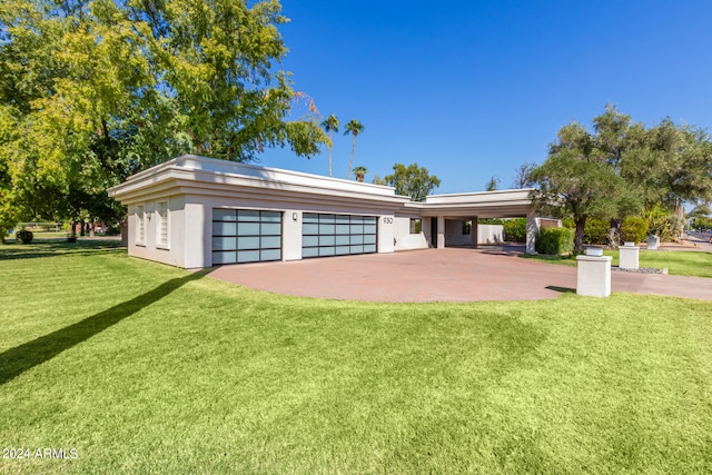 view of front facade featuring a front lawn and a garage