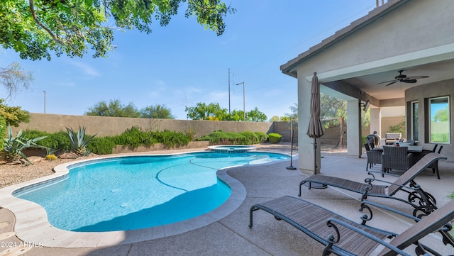 view of swimming pool with an in ground hot tub, ceiling fan, and a patio