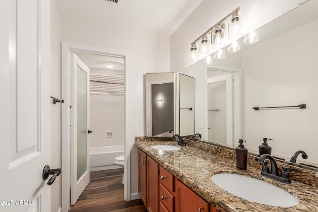 869 W Emerald Island Dr, Gilbert, AZ 85233 - full bath featuring double vanity, wood finished floors, and toilet