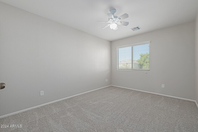 carpeted empty room featuring ceiling fan