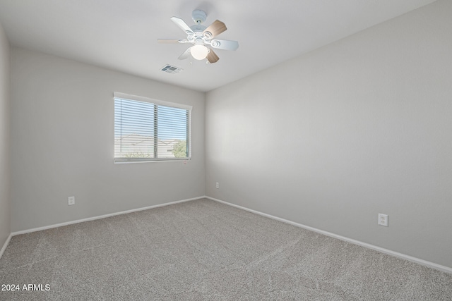 carpeted empty room featuring ceiling fan