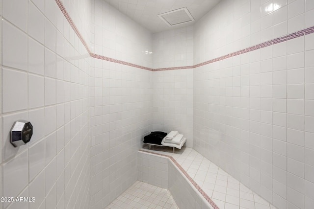 11809 S Montezuma Ct, Phoenix, AZ 85044 - full bath featuring tile walls