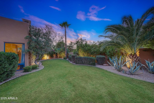 view of yard at dusk