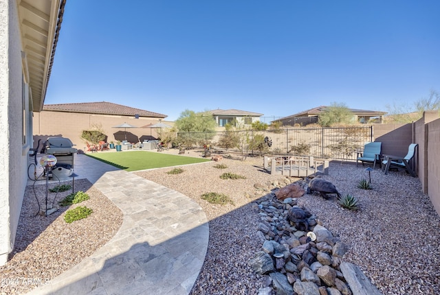 view of yard featuring a patio